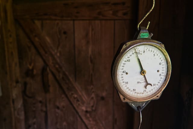 A hanging weighing scale symbolizing concept of determining auto crash attorney fees